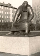 f-1982-sitzende-rubezahlfigur-goslar-1.jpg